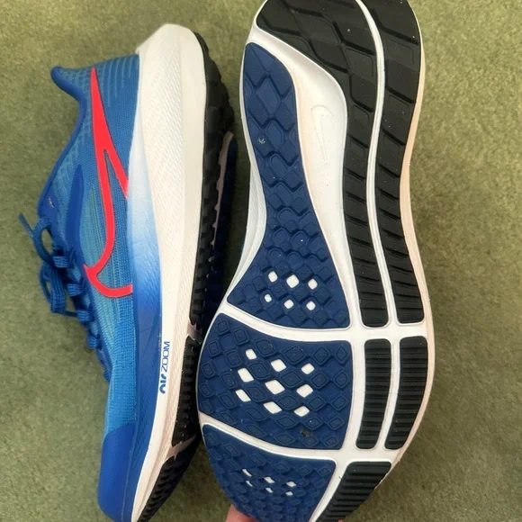 Nike sneakers youth size 6